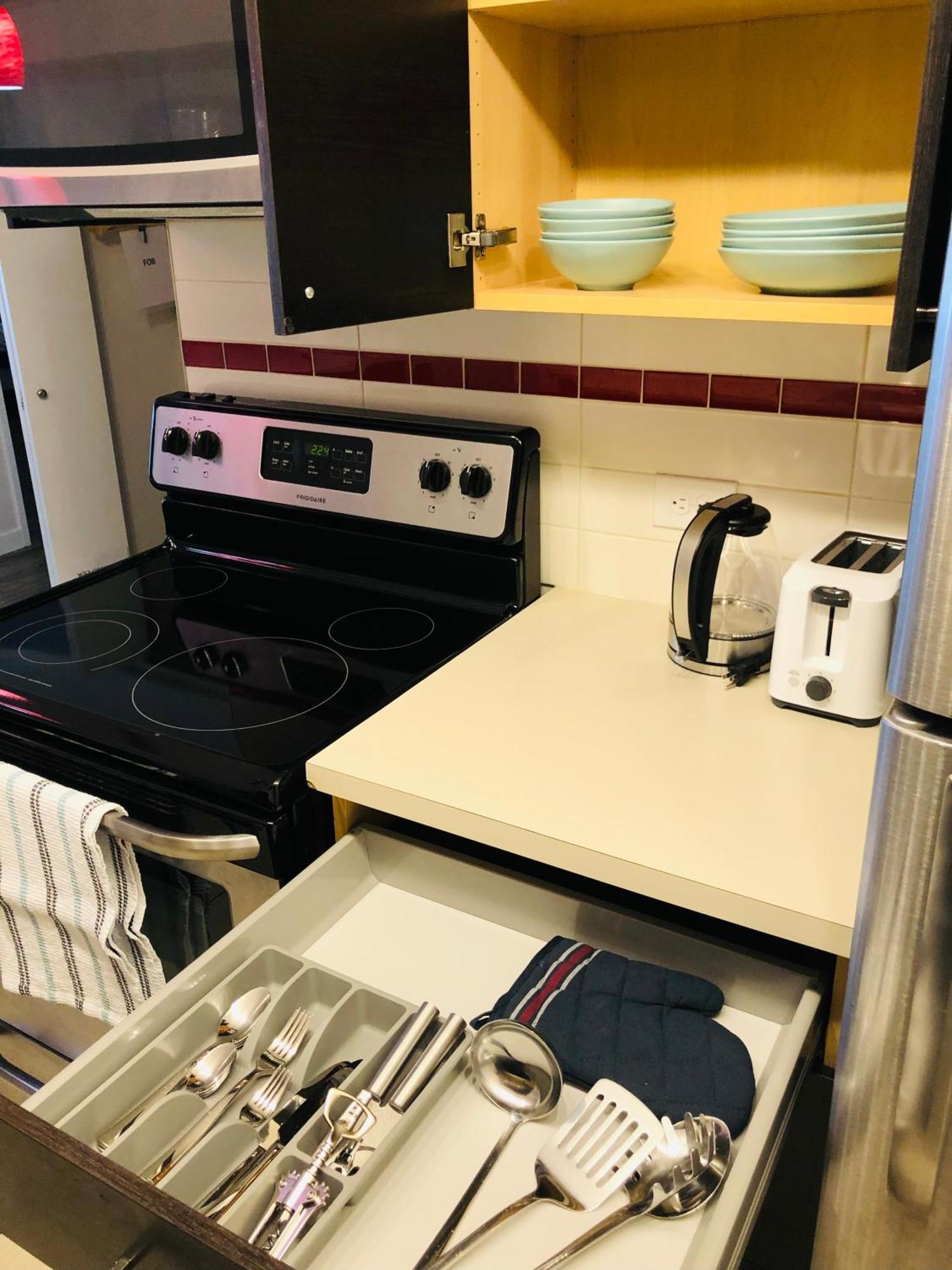 Apartment 5th Floor 1 Bedroom With Parking Calgary