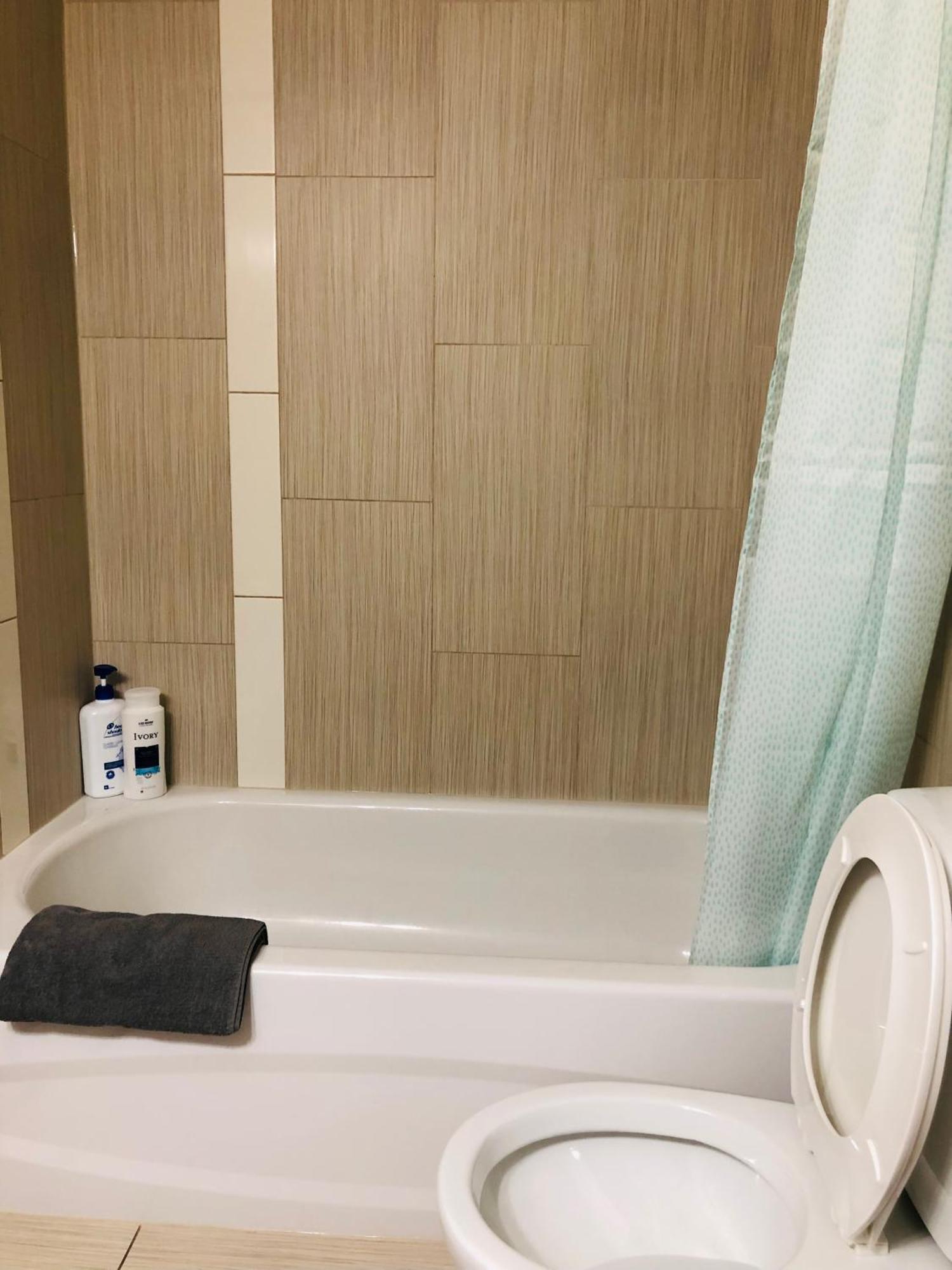 Apartment 5th Floor 1 Bedroom With Parking Calgary
